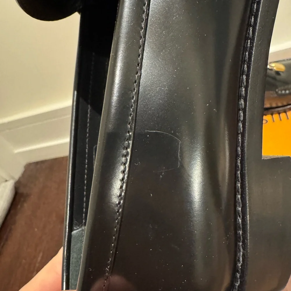 Louis Vuitton Black Leather Padlock
Loafers Women IT 41 US 11 LV Lock
Flats - Picture 3 of 11